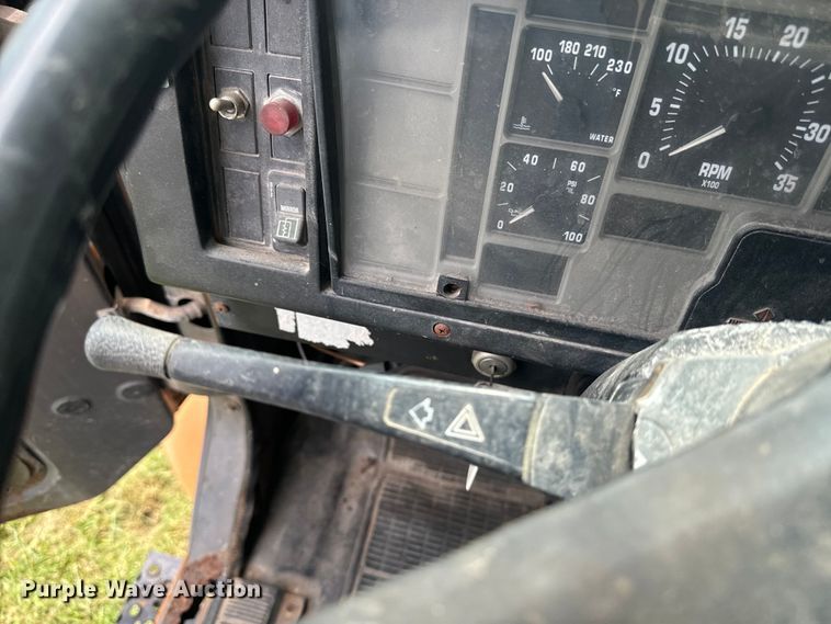 image for item EE7493 1995 International  4900 dump truck