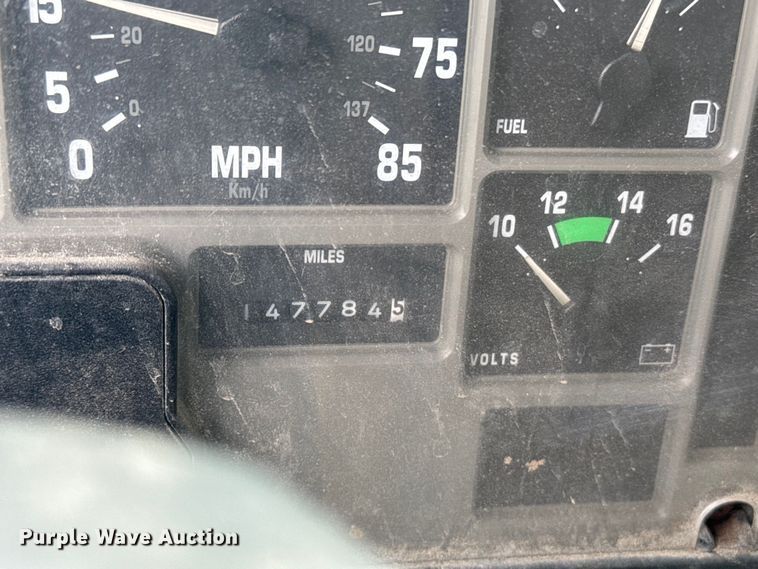 image for item EE7493 1995 International  4900 dump truck