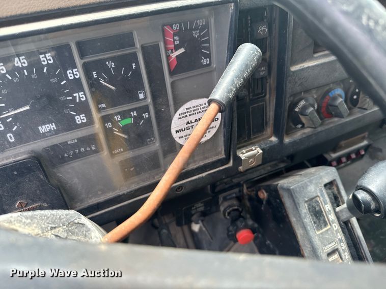 image for item EE7493 1995 International  4900 dump truck