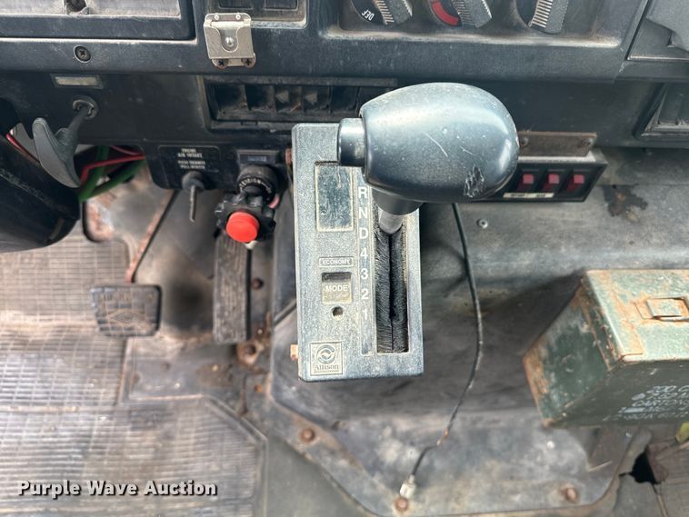 image for item EE7493 1995 International  4900 dump truck