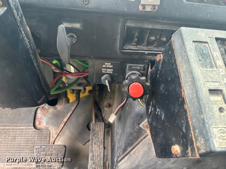 image for item EE7493 1995 International  4900 dump truck