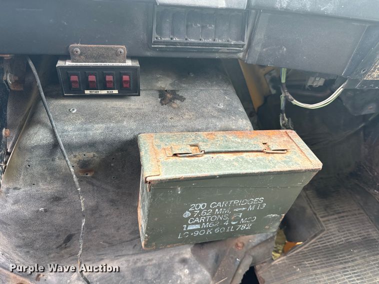 image for item EE7493 1995 International  4900 dump truck