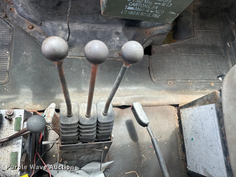 image for item EE7493 1995 International  4900 dump truck