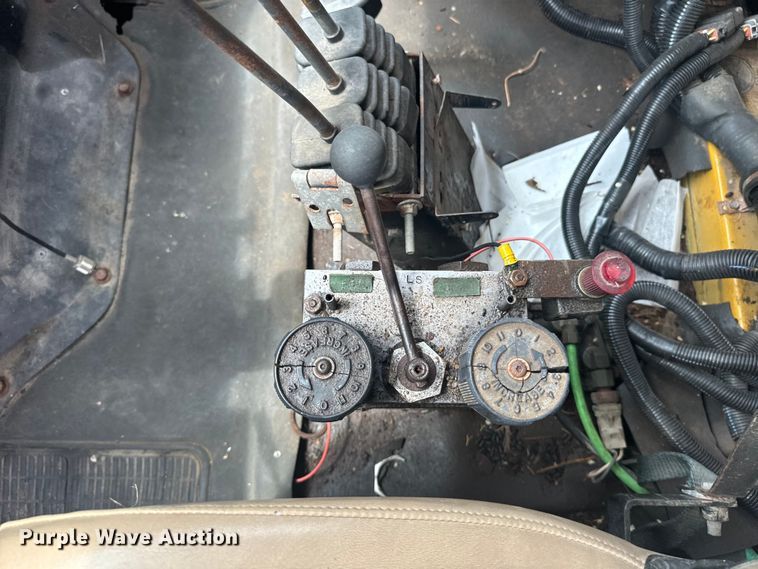 image for item EE7493 1995 International  4900 dump truck