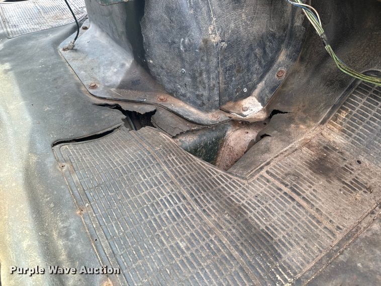 image for item EE7493 1995 International  4900 dump truck