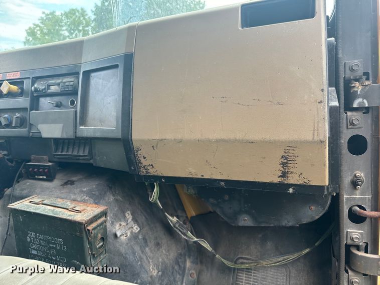 image for item EE7493 1995 International  4900 dump truck