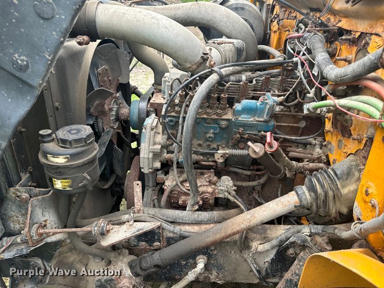 image for item EE7493 1995 International  4900 dump truck