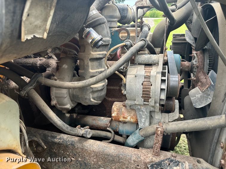 image for item EE7493 1995 International  4900 dump truck