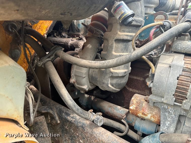 image for item EE7493 1995 International  4900 dump truck