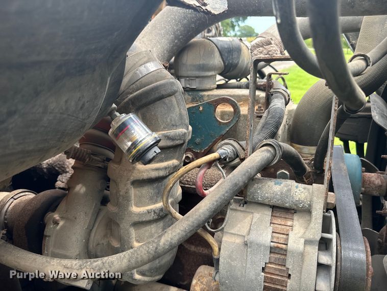 image for item EE7493 1995 International  4900 dump truck