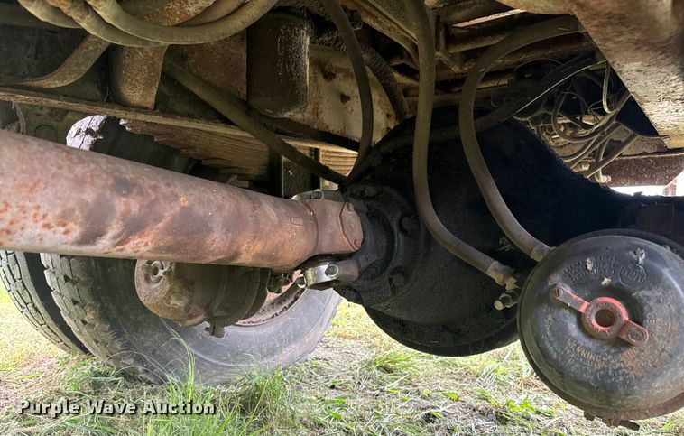 image for item EE7493 1995 International  4900 dump truck