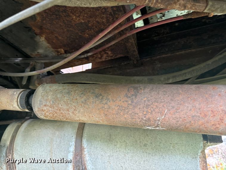 image for item EE7493 1995 International  4900 dump truck