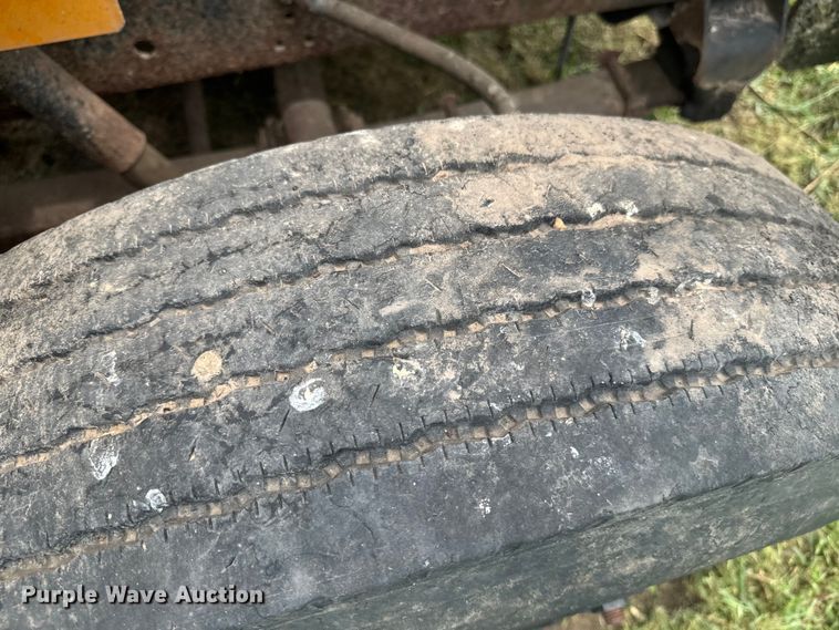 image for item EE7493 1995 International  4900 dump truck