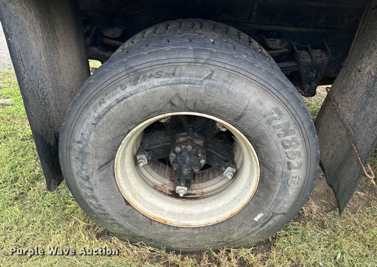 image for item EE7493 1995 International  4900 dump truck