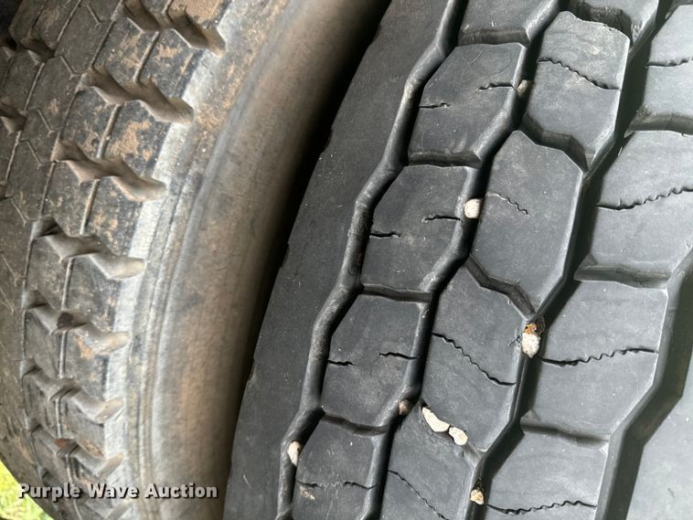 image for item EE7493 1995 International  4900 dump truck