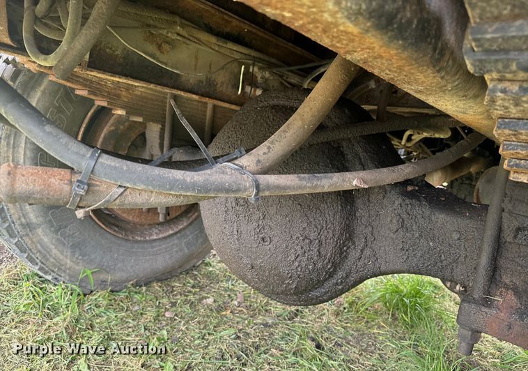 image for item EE7493 1995 International  4900 dump truck