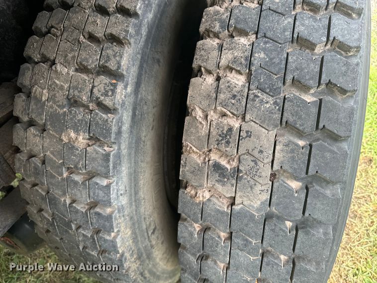 image for item EE7493 1995 International  4900 dump truck