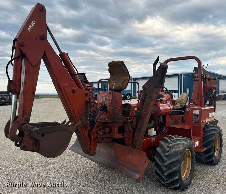 image for item EE7494 2000 Ditch Witch 8020T vibratory cable plow