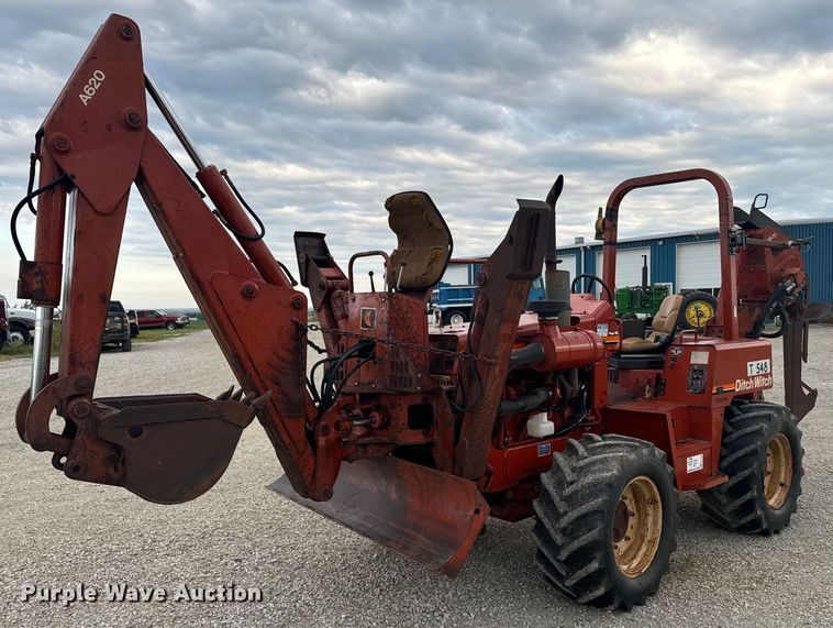 image for item EE7494 2000 Ditch Witch 8020T vibratory cable plow