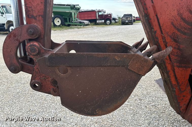 image for item EE7494 2000 Ditch Witch 8020T vibratory cable plow