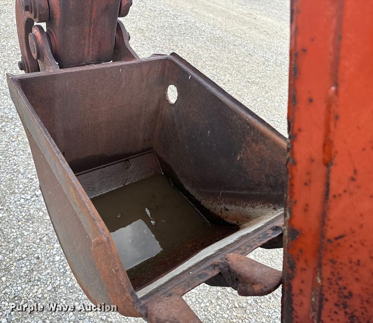 image for item EE7494 2000 Ditch Witch 8020T vibratory cable plow