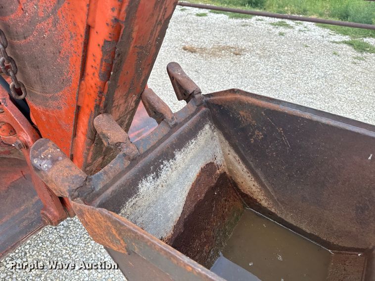 image for item EE7494 2000 Ditch Witch 8020T vibratory cable plow