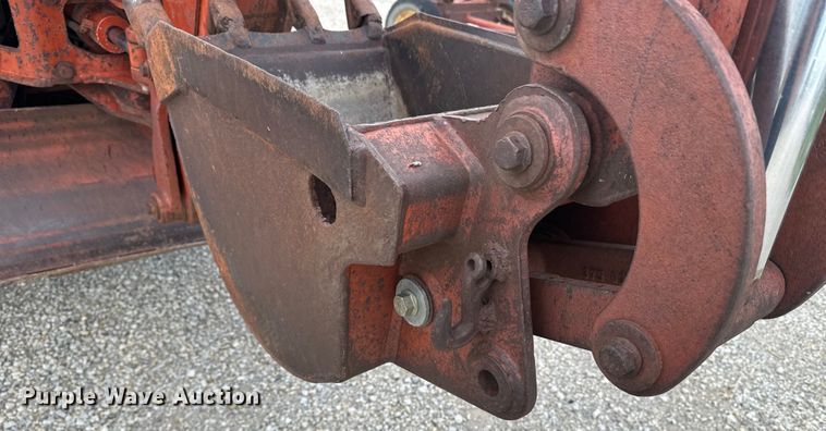 image for item EE7494 2000 Ditch Witch 8020T vibratory cable plow