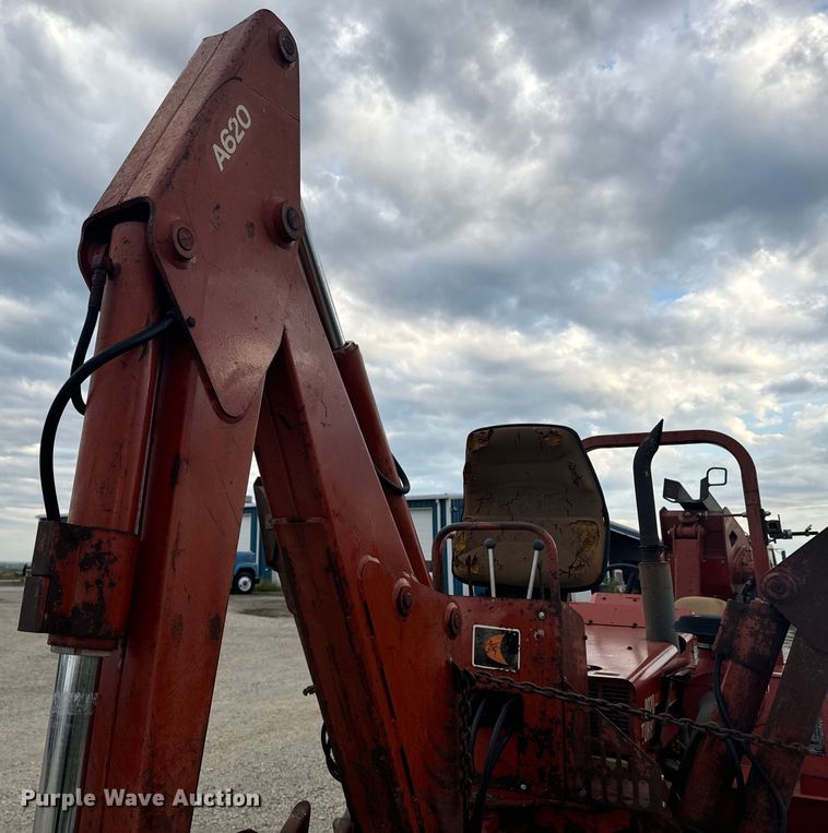 image for item EE7494 2000 Ditch Witch 8020T vibratory cable plow