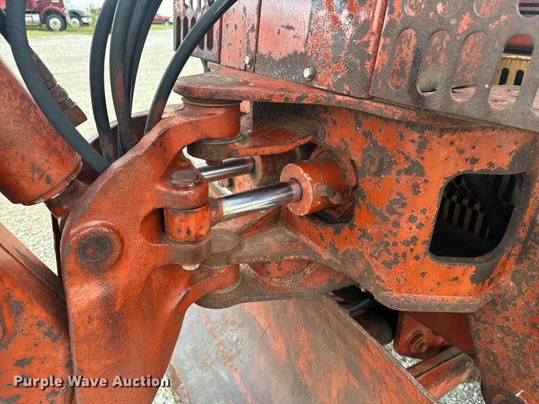 image for item EE7494 2000 Ditch Witch 8020T vibratory cable plow