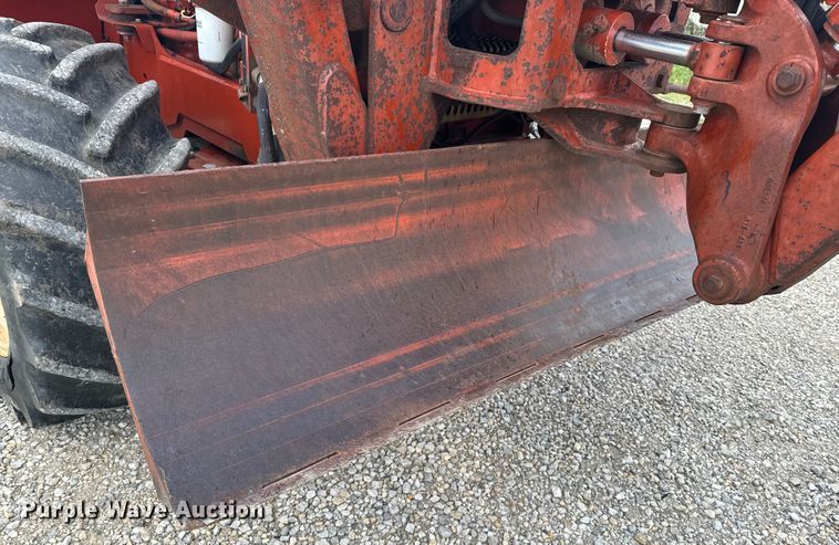 image for item EE7494 2000 Ditch Witch 8020T vibratory cable plow