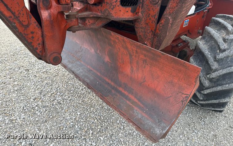 image for item EE7494 2000 Ditch Witch 8020T vibratory cable plow