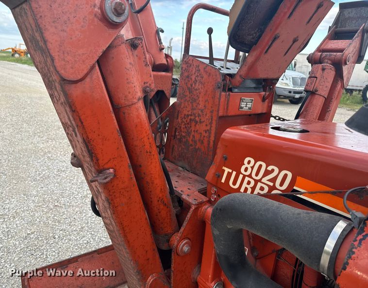 image for item EE7494 2000 Ditch Witch 8020T vibratory cable plow