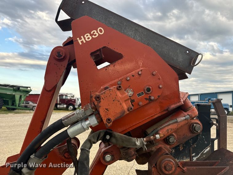 image for item EE7494 2000 Ditch Witch 8020T vibratory cable plow