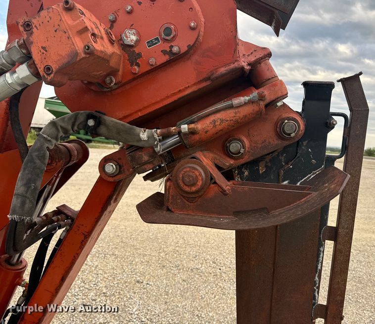 image for item EE7494 2000 Ditch Witch 8020T vibratory cable plow