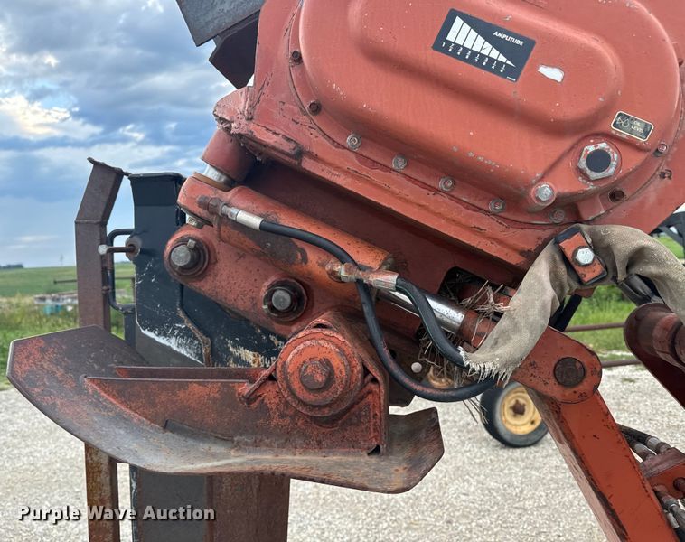 image for item EE7494 2000 Ditch Witch 8020T vibratory cable plow