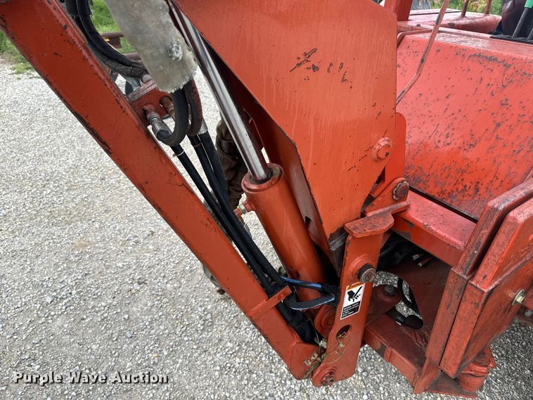 image for item EE7494 2000 Ditch Witch 8020T vibratory cable plow