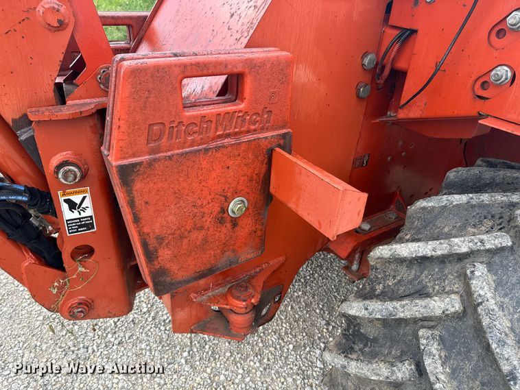 image for item EE7494 2000 Ditch Witch 8020T vibratory cable plow