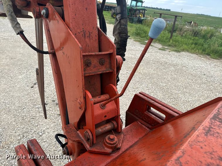 image for item EE7494 2000 Ditch Witch 8020T vibratory cable plow