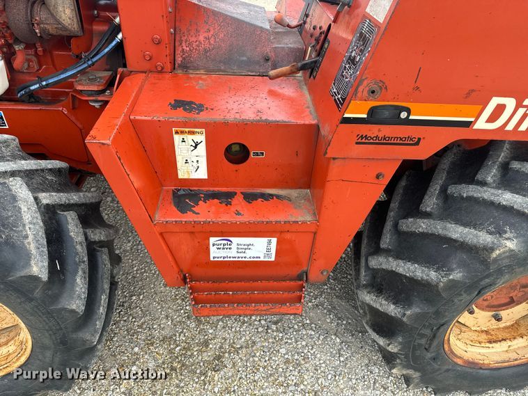 image for item EE7494 2000 Ditch Witch 8020T vibratory cable plow