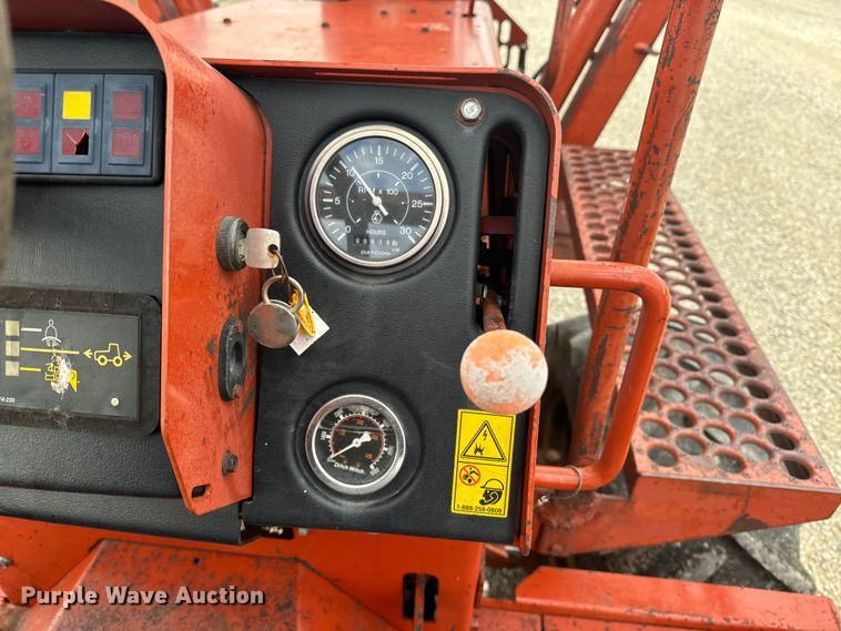 image for item EE7494 2000 Ditch Witch 8020T vibratory cable plow