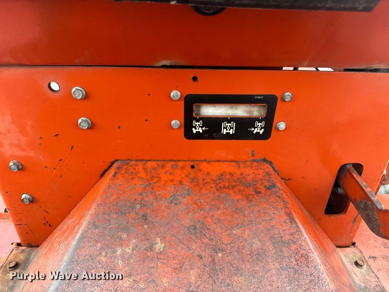 image for item EE7494 2000 Ditch Witch 8020T vibratory cable plow