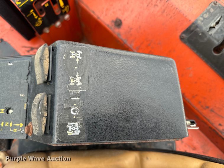 image for item EE7494 2000 Ditch Witch 8020T vibratory cable plow