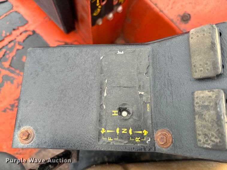 image for item EE7494 2000 Ditch Witch 8020T vibratory cable plow