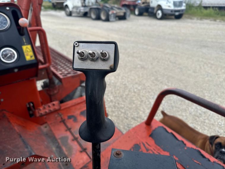 image for item EE7494 2000 Ditch Witch 8020T vibratory cable plow