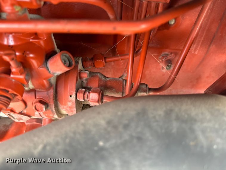 image for item EE7494 2000 Ditch Witch 8020T vibratory cable plow