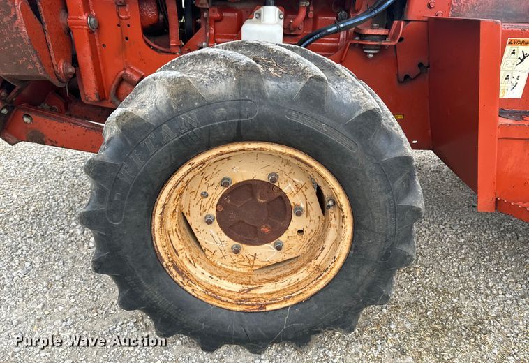 image for item EE7494 2000 Ditch Witch 8020T vibratory cable plow