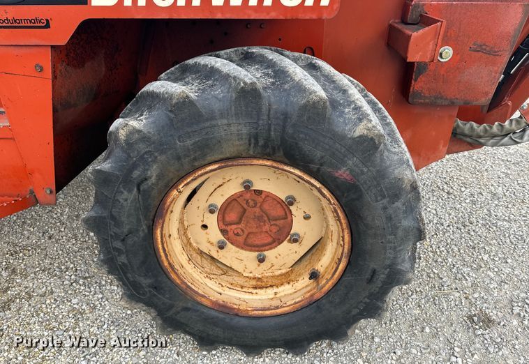 image for item EE7494 2000 Ditch Witch 8020T vibratory cable plow