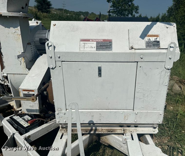 image for item EE7509 2011 Altec DC1317 wood chipper