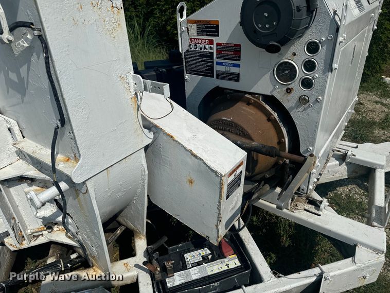 image for item EE7509 2011 Altec DC1317 wood chipper