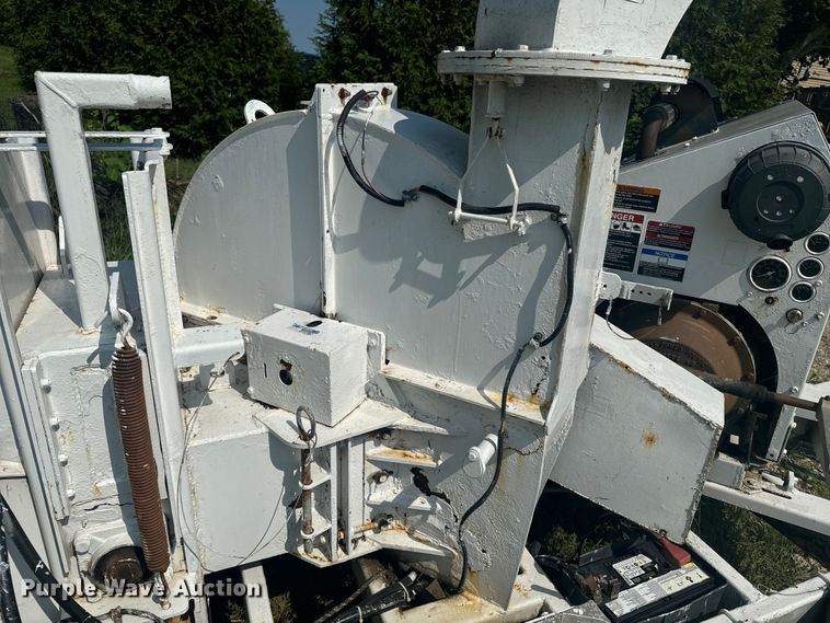 image for item EE7509 2011 Altec DC1317 wood chipper